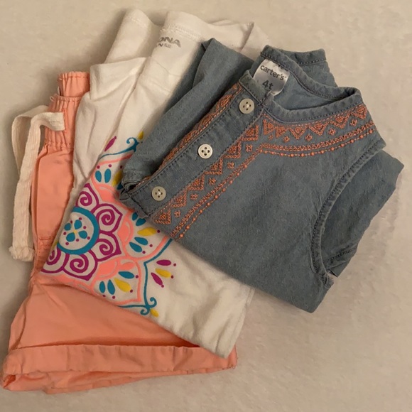 2 Outfits {Lot of 2 tops & 1 pair of shorts}